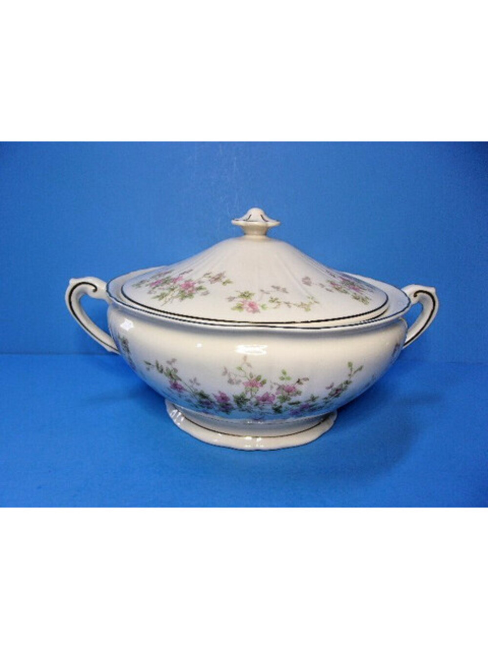 Syracuse Round Covered Vegetable Bowl w/ Handles Stansbury Federal Gold Trim